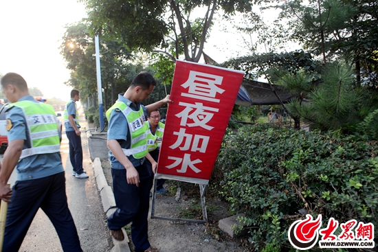 清理公路及公路用地范围内摆摊设点 清理公路及公路用地范围内摆摊设点