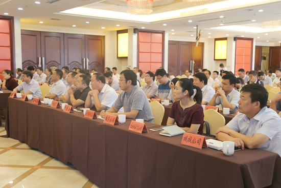 参加企业转型升级之技术创新与资本运作辅导培训会的县直领导3 参加企业转型升级之技术创新与资本运作辅导培训会的县直领导3