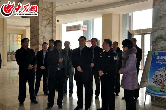莒县人民政府副县长,公安局局长胡训立的陪同下,带领安监,贸易,交通和