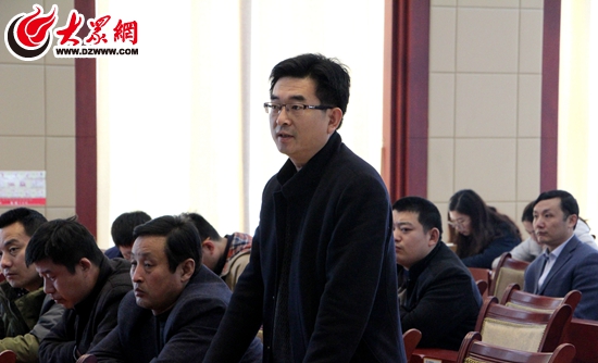 参会人员现场就有关问题询问杨主任 参会人员现场就有关问题询问杨主任