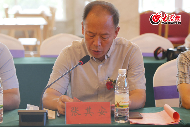 山东华康蜂业有限公司董事长,总经理张其安就嗡嗡乐田园综合体的建设