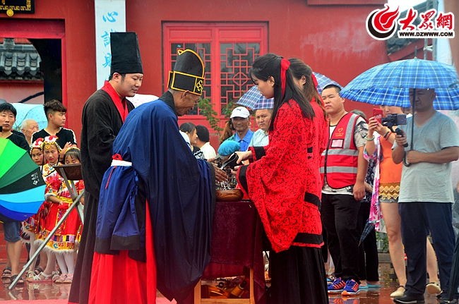 迎龙祈雨仪式现场