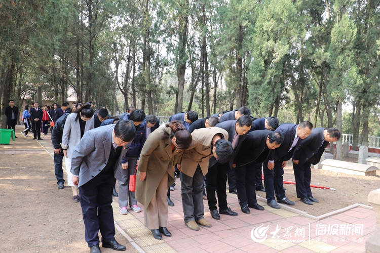区县 莒县 莒县要闻 活动现场,局干部职工通过参观革命烈士纪念馆